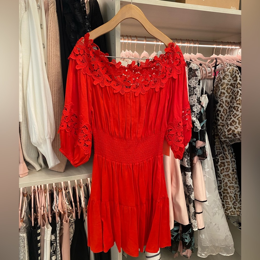 Gianni Bini red dress. Cotton off~the~shoulder dress. Size small.